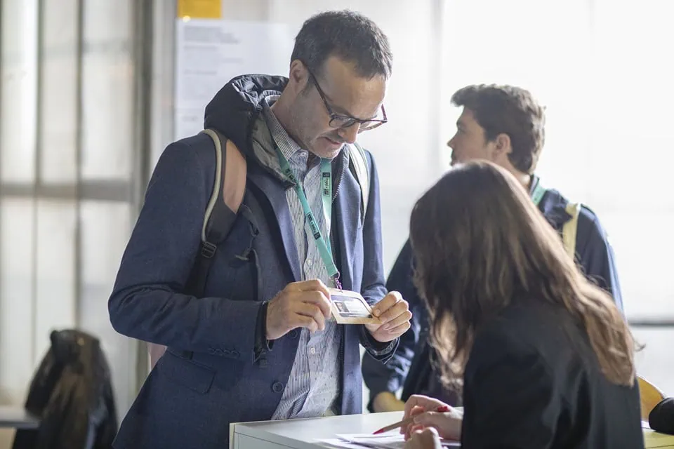 Acreditaciones profesionales y convocatorias pitch